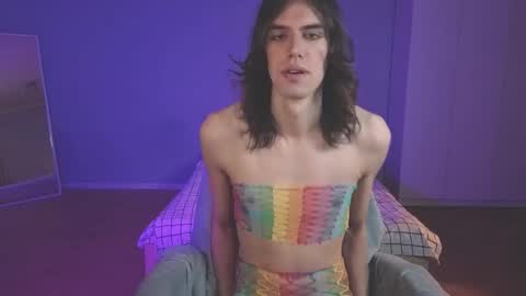 Mila online show from September 22, 2025, 3:47 pm