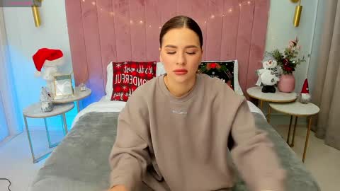 Mia online show from December 22, 2024, 5:34 am