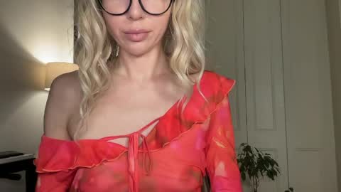 Mila online show from April 12, 2026, 4:34 pm