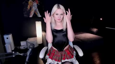 Milena online show from May 26, 2026, 5:25 am