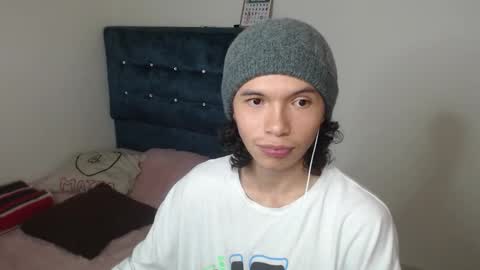 milesxoxo6969 online show from October 18, 2025, 8:42 pm