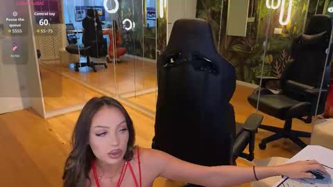 Snapshot of mileysin chatting on November 18, 2025, 12:42 pm Miley Sin online show from November 18, 2025, 12:42 pm