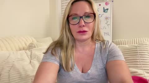 MIlf Goddess online show from September 15, 2025, 2:22 am