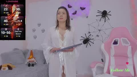 Aura  online show from October 26, 2025, 2:50 am