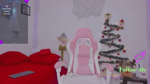 Aura  online show from December 16, 2025, 2:16 am