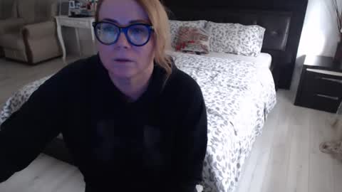 milfa online show from February 15, 2025, 7:38 am