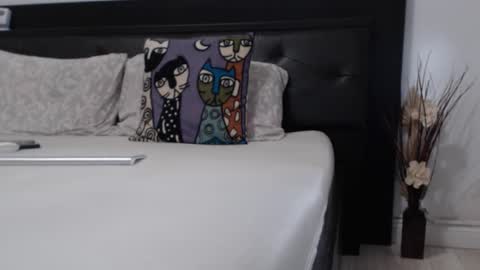 milfa online show from September 30, 2025, 7:35 am