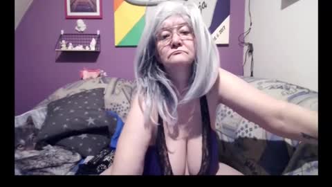 Snapshot of milfchantal chatting on March 5, 2025, 5:18 pm Milfchantal online show from March 5, 2025, 5:18 pm