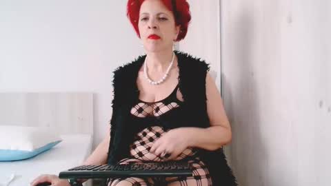 Milfsupreme online show from November 26, 2025, 1:01 pm