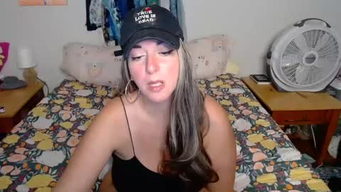 Snapshot of milfmonee chatting on September 23, 2025, 12:35 am MILF Monee online show from September 23, 2025, 12:35 am