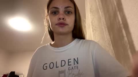 Snapshot of milia21 chatting on October 7, 2025, 12:35 pm milia21 online show from October 7, 2025, 12:35 pm