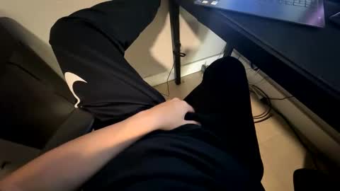 Milkme online show from April 15, 2026, 9:59 pm