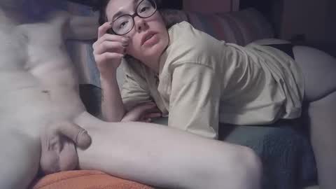 Snapshot of milknhunnny chatting on December 22, 2025, 4:42 am milknhunnny online show from December 22, 2025, 4:42 am