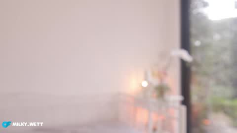 milky_0 online show from March 22, 2026, 5:05 pm