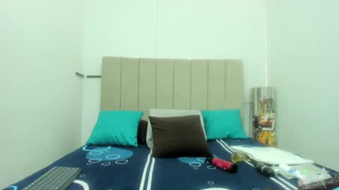 milky_lau_18 online show from January 19, 2025, 5:49 pm