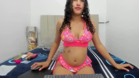 milky_lau_18 online show from January 25, 2025, 11:55 am