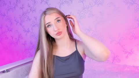 Snapshot of milky_waybaby chatting on December 2, 2024, 11:23 am Vivian online show from December 2, 2024, 11:23 am