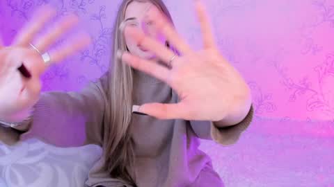 Snapshot of milky_waybaby chatting on December 18, 2024, 11:34 am Vivian online show from December 18, 2024, 11:34 am