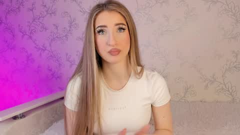 Snapshot of milky_waybaby chatting on January 7, 2025, 5:12 am Vivian online show from January 7, 2025, 5:12 am