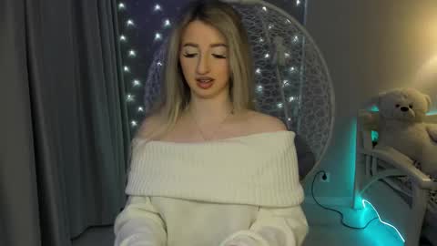 Snapshot of milky_waybaby chatting on October 5, 2025, 2:26 pm Vivian online show from October 5, 2025, 2:26 pm