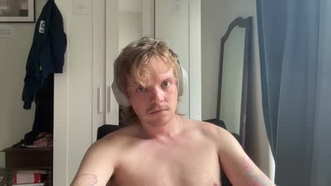 Snapshot of milkymitch chatting on November 1, 2025, 2:52 pm Mimi online show from November 1, 2025, 2:52 pm