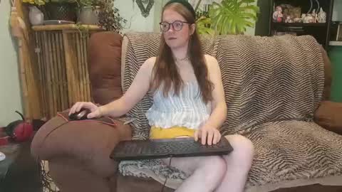 Peach Doll online show from January 3, 2025, 10:40 pm