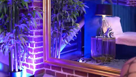 Milla online show from November 28, 2025, 7:33 am