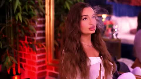 Milla online show from December 15, 2025, 5:01 am