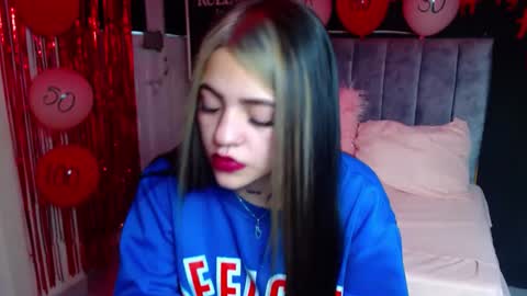 Violeta online show from February 13, 2025, 3:56 pm