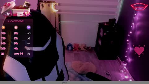 Snapshot of millandiux chatting on February 21, 2025, 10:59 pm millandiux online show from February 21, 2025, 10:59 pm