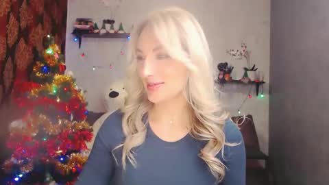 MillaXQueen online show from December 14, 2024, 5:18 am