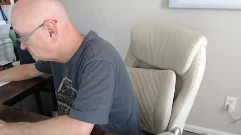 millenium0129 online show from November 17, 2025, 3:29 pm