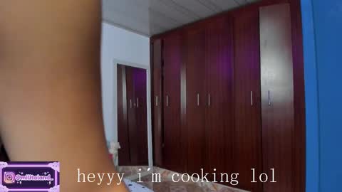        online show from October 3, 2025, 1:13 am