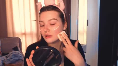 Millie online show from April 14, 2026, 4:40 am