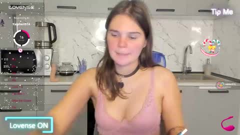 Snapshot of milly_brown_ chatting on September 19, 2025, 6:19 pm Welcome My name is Tina online show from September 19, 2025, 6:19 pm