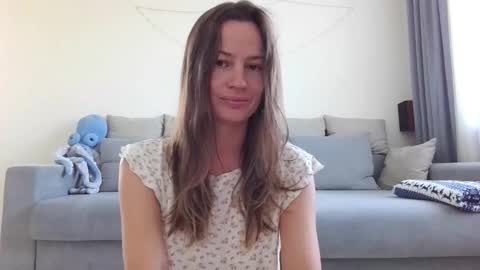 milly_browski online show from September 9, 2025, 4:34 am