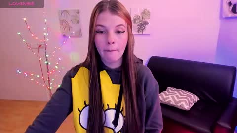 Snapshot of millysandler chatting on March 6, 2025, 1:35 pm Milly online show from March 6, 2025, 1:35 pm