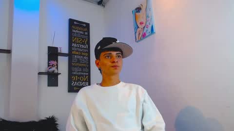 milo hot  online show from April 6, 2026, 10:33 pm