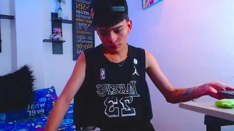 milo hot  online show from April 7, 2026, 7:03 pm