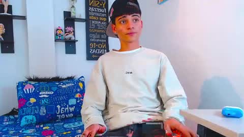 milo hot  online show from April 13, 2026, 9:31 pm