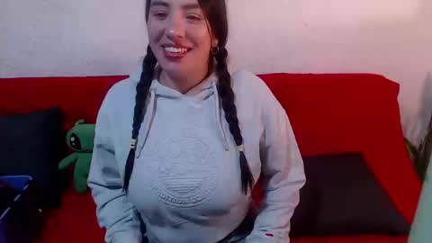 Snapshot of milu_w4llace chatting on February 25, 2026, 11:25 pm Milu Wallace online show from February 25, 2026, 11:25 pm