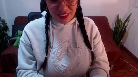Snapshot of milu_w4llace chatting on March 5, 2026, 1:56 am Milu Wallace online show from March 5, 2026, 1:56 am