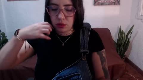 Snapshot of milu_w4llace chatting on March 6, 2026, 11:56 pm Milu Wallace online show from March 6, 2026, 11:56 pm