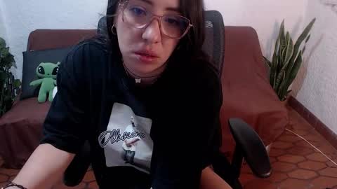 Snapshot of milu_w4llace chatting on March 8, 2026, 2:04 am Milu Wallace online show from March 8, 2026, 2:04 am
