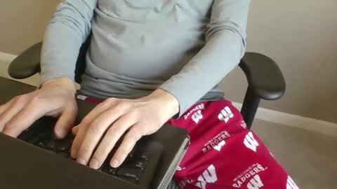 Snapshot of milwaukeebadger24 chatting on February 4, 2026, 4:13 pm milwaukeebadger24 online show from February 4, 2026, 4:13 pm