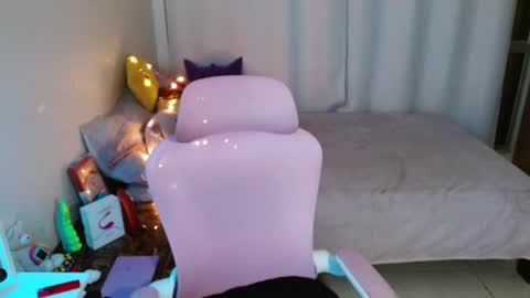 Snapshot of mily_milk_ chatting on March 2, 2025, 8:16 am mily_milk_ online show from March 2, 2025, 8:16 am