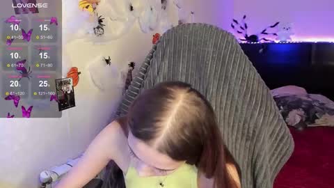 Snapshot of milyamess chatting on October 27, 2025, 3:49 pm Emily online show from October 27, 2025, 3:49 pm