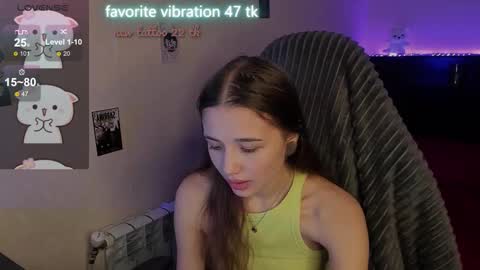 Snapshot of milyamess chatting on November 17, 2025, 6:03 pm Emily online show from November 17, 2025, 6:03 pm