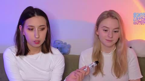 Snapshot of mimipaws chatting on March 21, 2026, 7:28 pm MilaBlack and StacyBlonde Today unboxing Lovens OMG online show from March 21, 2026, 7:28 pm