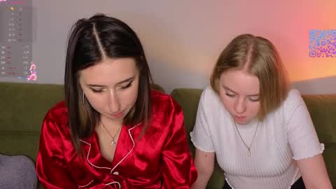 Snapshot of mimipaws chatting on April 6, 2026, 7:48 pm MilaBlack and StacyBlonde Today unboxing Lovens OMG online show from April 6, 2026, 7:48 pm